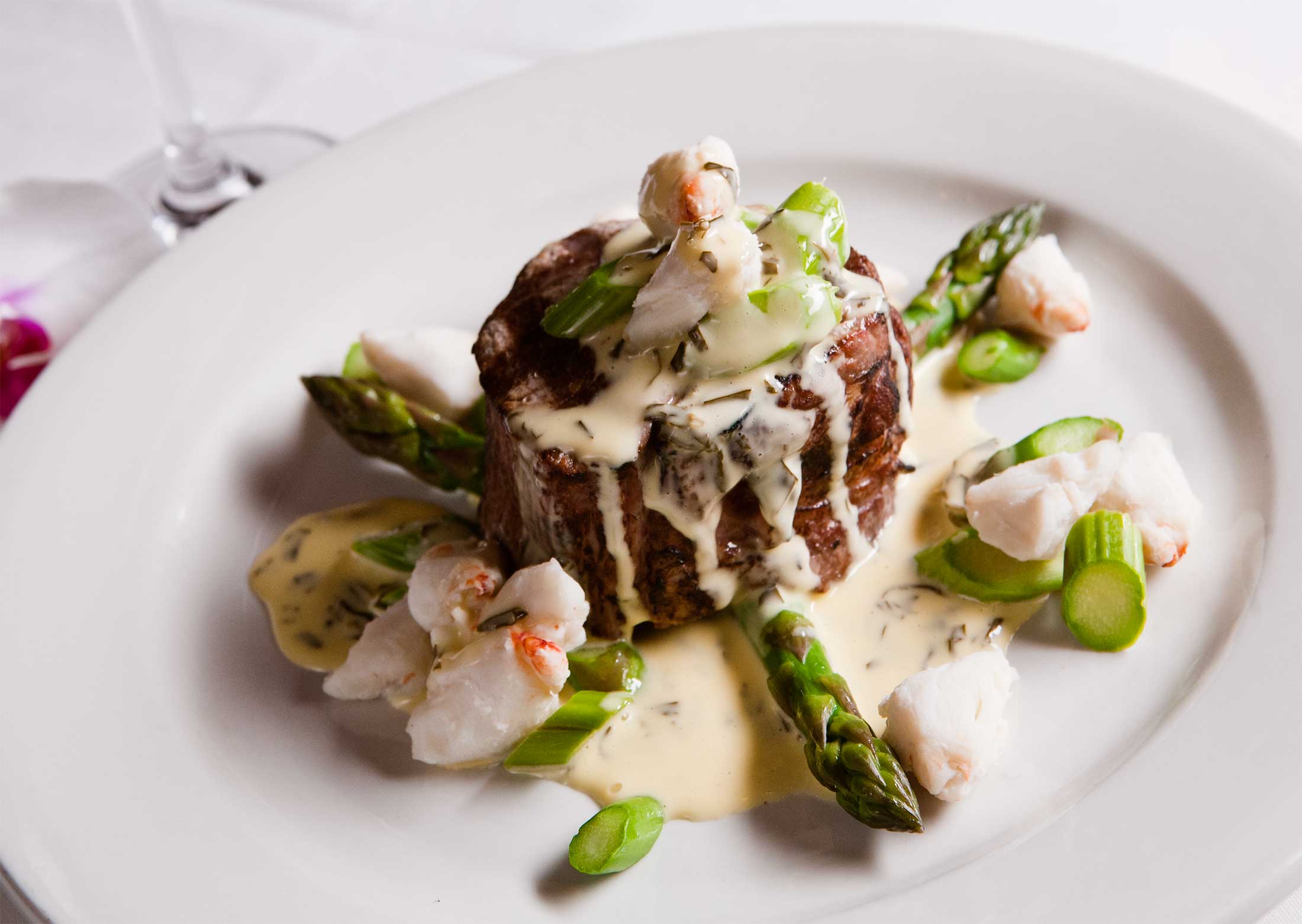 10oz-Filet-with-Crab-Oscar